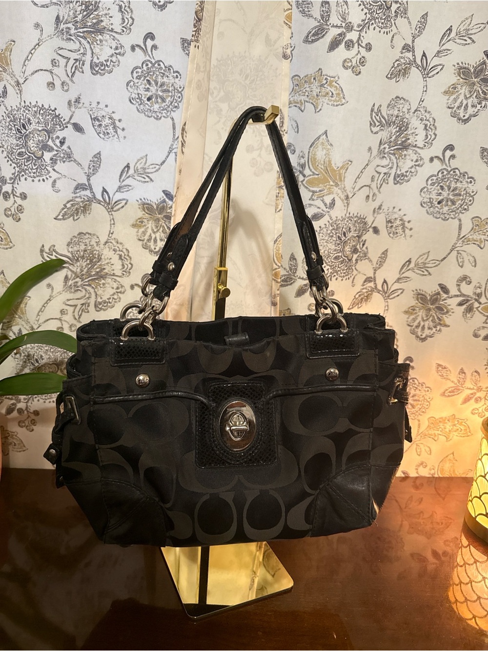 🖤 Coach Signature Turnlock Satchel – Black Jacquard